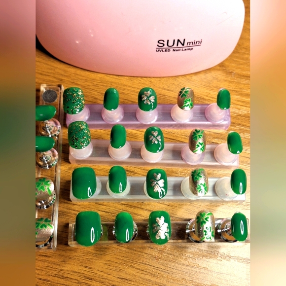 Hand Crafted Press On Nails 24pc St Patricks Day Short Oval Green n Gold - Picture 5 of 8